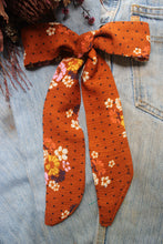 Load image into Gallery viewer, Brown floral
